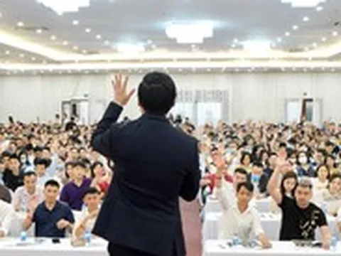 Hé lộ thu nhập của nhân viên công ty chuyên bán khóa học làm giàu