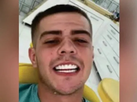 Gửi ảnh "khoe hàm răng mới" cho bạn, kẻ buôn ma túy bị bắt