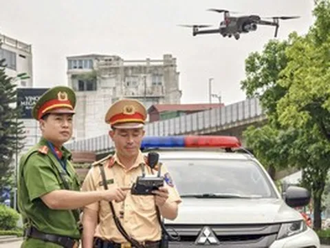 CSGT bay flycam, camera AI bắt lỗi loạt tài xế dừng đỗ xe sai quy định