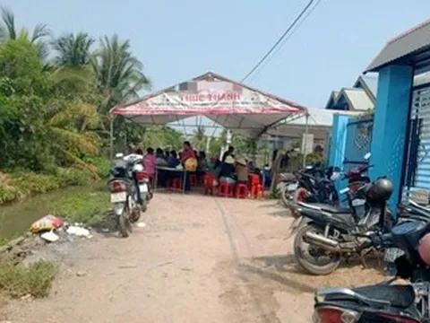 Bé trai 2 tuổi ngã xuống mương nước trước nhà tử vong