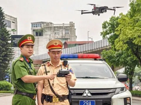 CSGT Hà Nội dùng flycam, camera AI để xử phạt tài xế ô tô dừng đỗ sai quy định