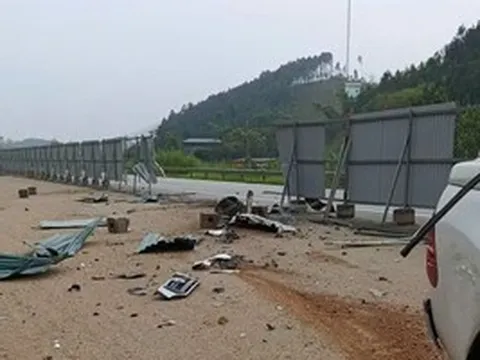 Thiếu tá công an tử vong khi ô tô tông vào rào chắn trên cao tốc