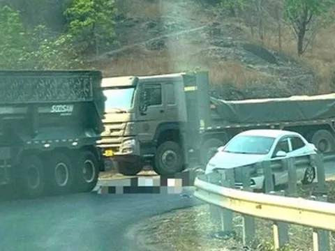 Va chạm với xe đầu kéo trên quốc lộ, người đàn ông tử vong