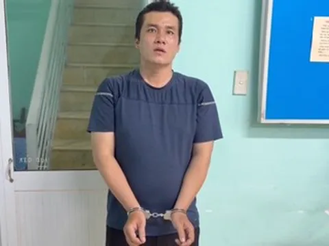 Xử lý tài xế xe ôm công nghệ rút gậy 3 khúc, lao vào đánh người ở TPHCM