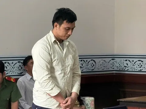 Nam thanh niên trẻ vào tù vì tò mò tin nhắn trong điện thoại người tình