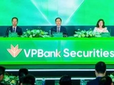 Sếp VPBankS nói về giá cổ phiếu giảm sau IPO, khẳng định có 'sức' cho vay thêm 30.000 tỉ