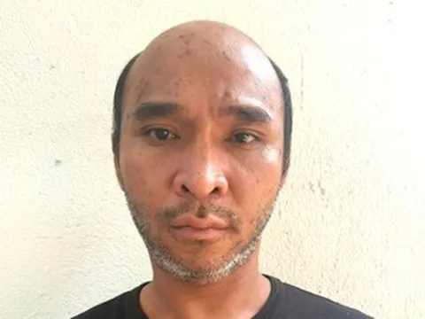 Ca sĩ lô tô bị bắt vì giật điện thoại du khách nước ngoài