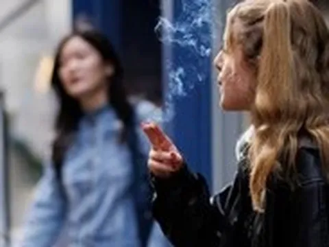 Quốc hội Anh thông qua dự luật cấm 'cả một thế hệ' mua thuốc lá suốt đời