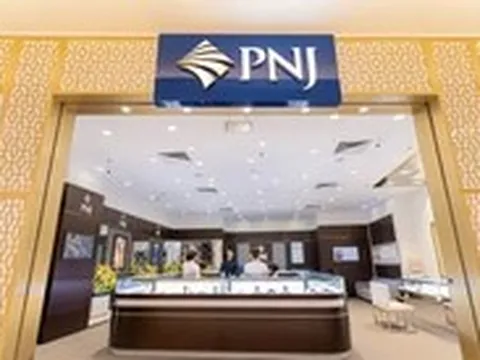 Đọc nhanh 22-4: Giá dầu bật lên sát 100 USD mỗi thùng; một 'ông lớn' bán vàng tăng đột biến