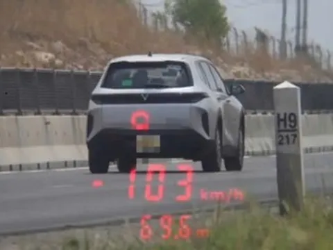 Tài xế taxi không bằng lái, vượt tốc độ trên cao tốc, chủ xe liên đới 'gánh' phạt nặng