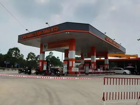 Bé gái 2 tuổi bị ô tô cán tử vong tại cây xăng