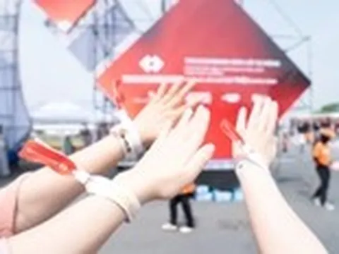 Kim chủ quốc dân Techcombank chiều 'Gai Con' hết mực
