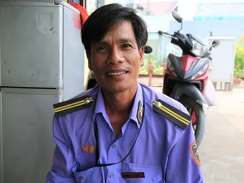 Nhân viên đường sắt nói lý do đá người đàn ông tông gãy gác chắn khi tàu sắp tới