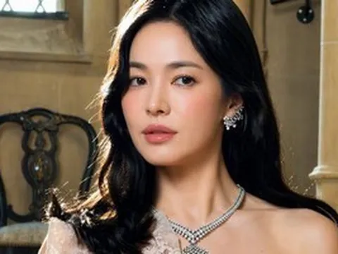 Song Hye-kyo khoe nhan sắc xinh đẹp như "nữ thần"