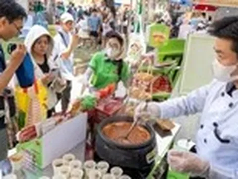 Khách ùn ùn đổ về Lễ hội bánh mì Việt Nam, doanh nghiệp nào cũng bán ra cả ngàn ổ