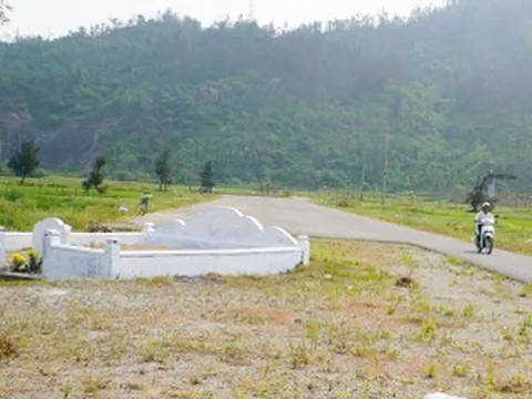 Tuyến đường du lịch biển Lộc Hà dang dở nhiều năm vì một ngôi mộ