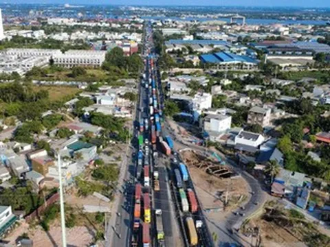 Xe cá nhân 'rồng rắn' rời TPHCM dịp nghỉ lễ, ùn ứ cả hai cửa ngõ Đông - Tây