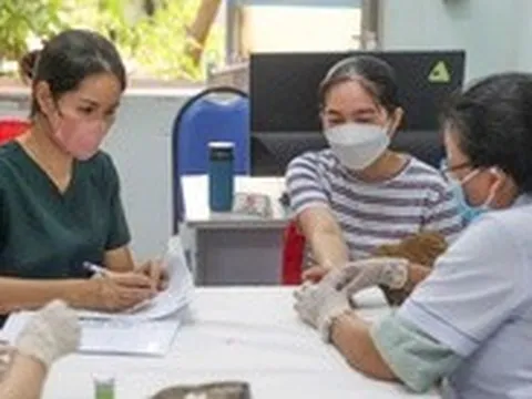 Người trên 65 tuổi đã mua BHYT hộ gia đình, có được hoàn tiền?