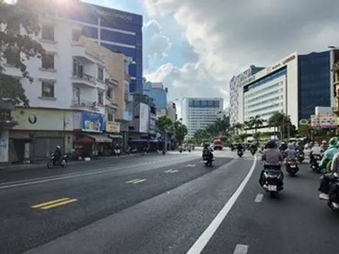 Sau 'phẫu thuật' xoá 3km dải phân cách, đường Cộng Hòa vận hành giao thông 3 chiều ra sao?