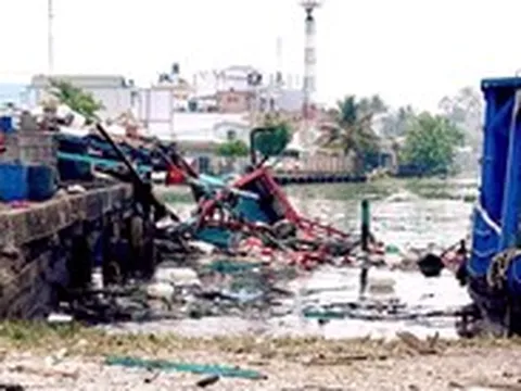Cháy nổ tàu cá ở An Giang khiến 5 người bị thương