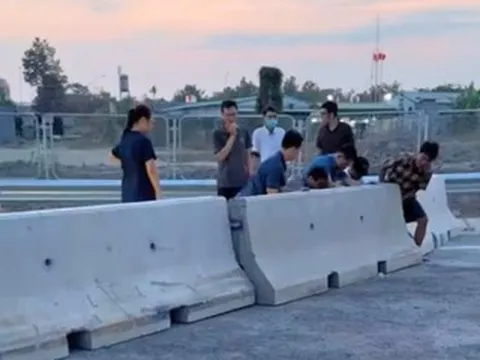 Nhiều tài xế cố 'xé rào' cao tốc Biên Hòa - Vũng Tàu khi chưa khai thác