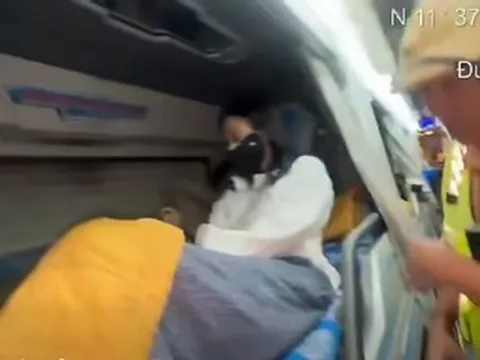 Ô tô khách 24 chỗ 'nhồi' 40 người, nam tài xế và chủ xe bị phạt 120 triệu đồng