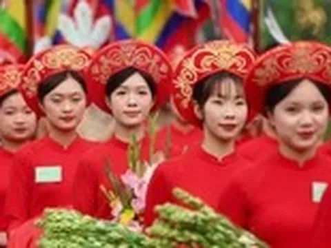 Từ Đền Hùng, người trẻ nghĩ về lời hứa với tương lai