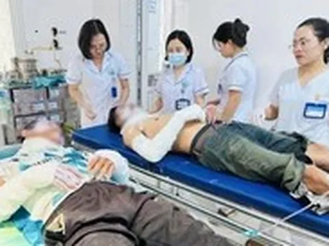 Dùng bình gas làm thịt chó, hai người bỏng nặng