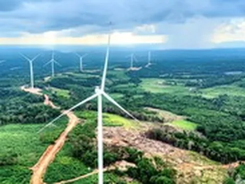 Thủ tướng: Tăng mua điện từ Lào và Trung Quốc, phát triển nhà máy phát điện nổi khi cấp bách