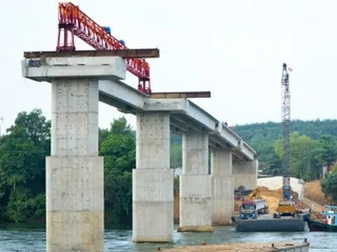 Cận cảnh cầu phục vụ thủy điện Trị An mở rộng sắp hợp long