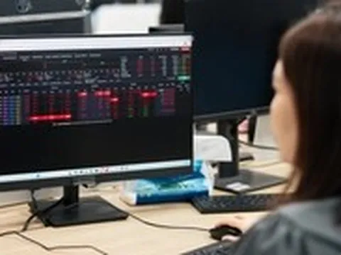 Cổ phiếu trụ suy yếu, VN-Index 'đánh rơi' 21 điểm trước kỳ nghỉ lễ