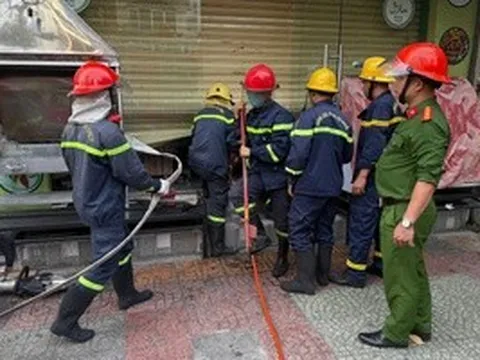 Cháy nhà hàng ở "phố Tây" Nha Trang, 5 người nước ngoài leo cửa sổ thoát nạn