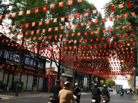 Đồng Nai rực rỡ cờ hoa ngày 30/4: Thành phố trẻ trực thuộc Trung ương với khí thế mới