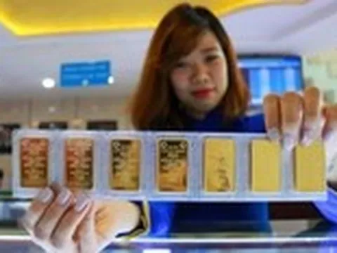 Giá vàng thế giới giảm sâu, có lúc về sát 4.500 USD/ounce