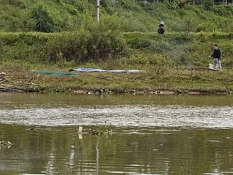 Phát hiện thi thể nam giới nổi trên sông Tích gần đại lộ Thăng Long