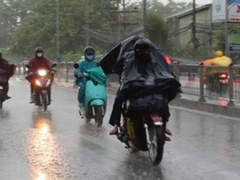 Cơn "mưa vàng" cuối tuần hạ nhiệt cho TPHCM, Cần Thơ