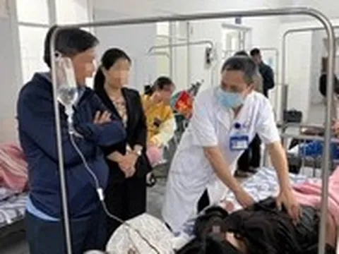 Ca ngộ độc bánh mì ở Quảng Trị tăng lên 64 người, đình chỉ cơ sở