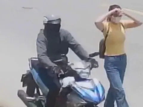 Đã bắt được hai nghi phạm cướp tiệm vàng rồi lên xe máy bỏ trốn