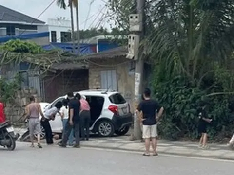 Ô tô va chạm xe máy, 3 người trong gia đình thương vong