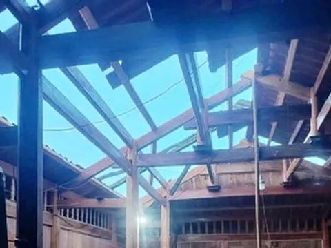 Mưa đá, giông lốc làm hàng chục nhà dân ở Sơn La bị tốc mái