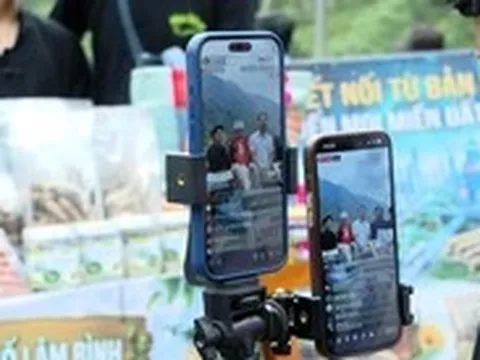 Xã miền núi thu 46 tỉ từ YouTube, TikTok, Facebook