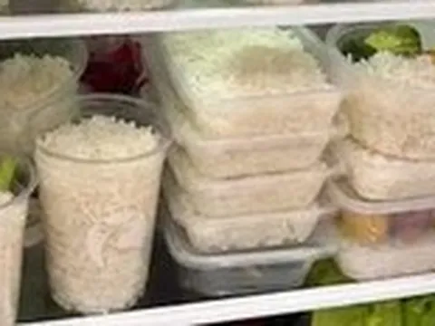 Trào lưu nấu cơm một lần ăn cả tuần dễ có vi khuẩn gây ngộ độc
