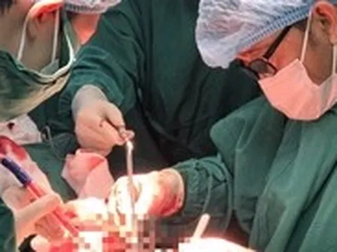Nghẹt thở cứu ca đứt lìa động mạch cổ, ngưng tim: Ép tim 20 phút, vừa mổ vừa hồi sức