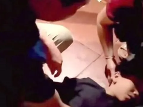 VIDEO: Phó Giám đốc Bệnh viện cứu sống cháu bé ngừng tim trên bãi biển