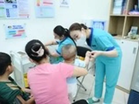 Nóng ẩm, bệnh lây nhiễm nguy hiểm 'dịch chồng dịch', chủ động phòng bệnh thế nào để an toàn cho trẻ?