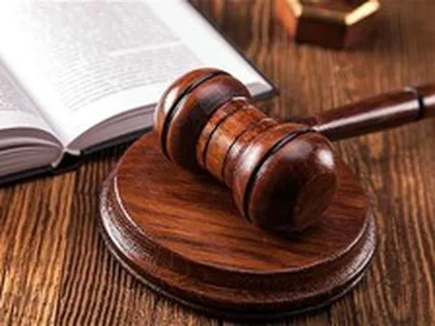 Bị sa thải vì "ngủ gật khi làm việc", nam quản lý đâm đơn kiện ngược công ty vì lý do này