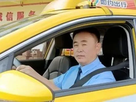 Khách đi taxi hết 46.000 đồng nhưng chuyển khoản hơn 390 triệu, tài xế nhận được tiền lập tức báo công an