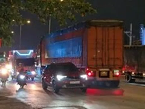 Xác minh clip xe container chạy ngược chiều giờ cao điểm ở TP.HCM