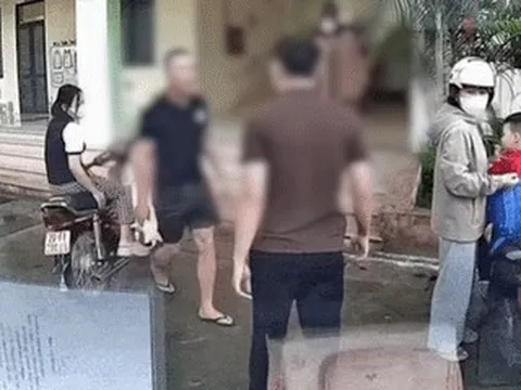 Đã xác định được người đàn ông tát tài xế ô tô tại trường mầm non