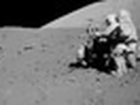 Mở niêm phong mẫu vật Mặt Trăng mang về từ năm 1972, giới khoa học sửng sốt vì một chi tiết